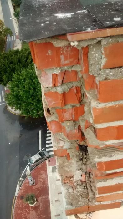Un rayo daña la fachada de un edificio en Málaga capital
