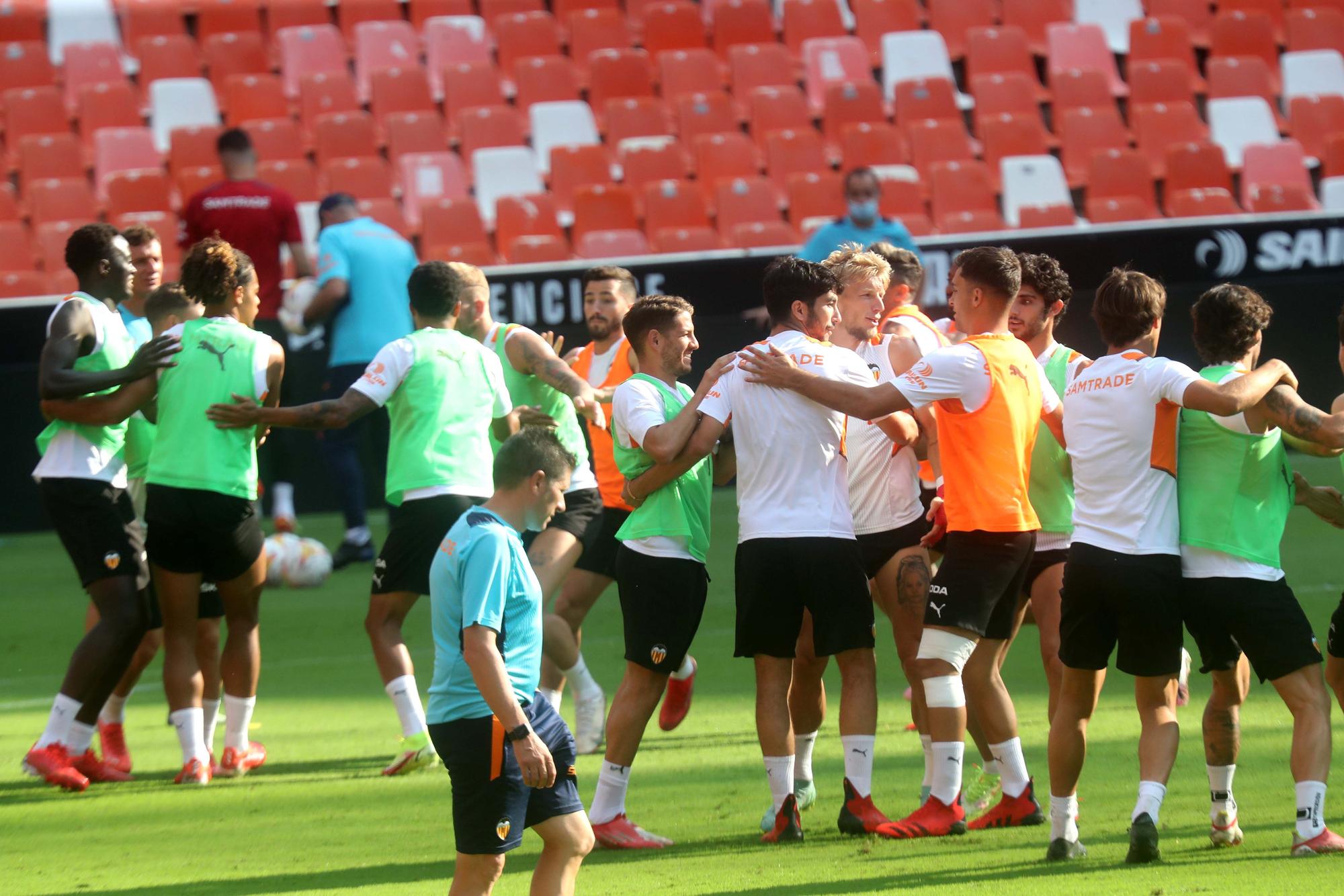 El Valencia CF prepara el partido frente al Real Madrid en Mestalla