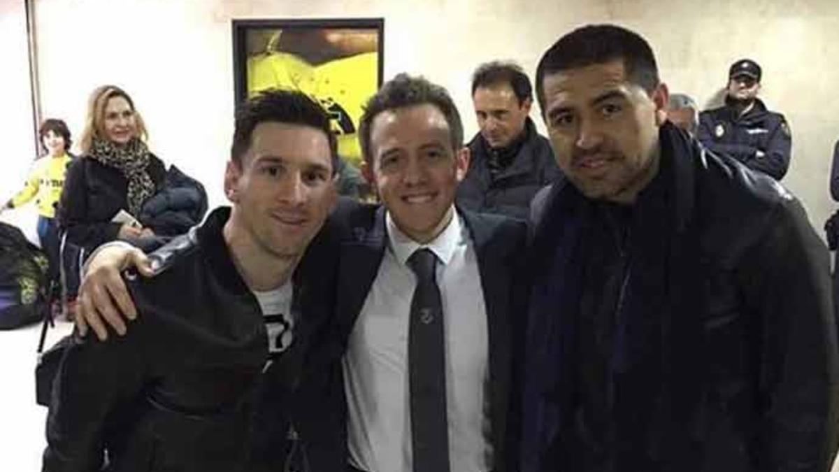 Riquelme se hizo una foto con Messi en la zona de vestuarios