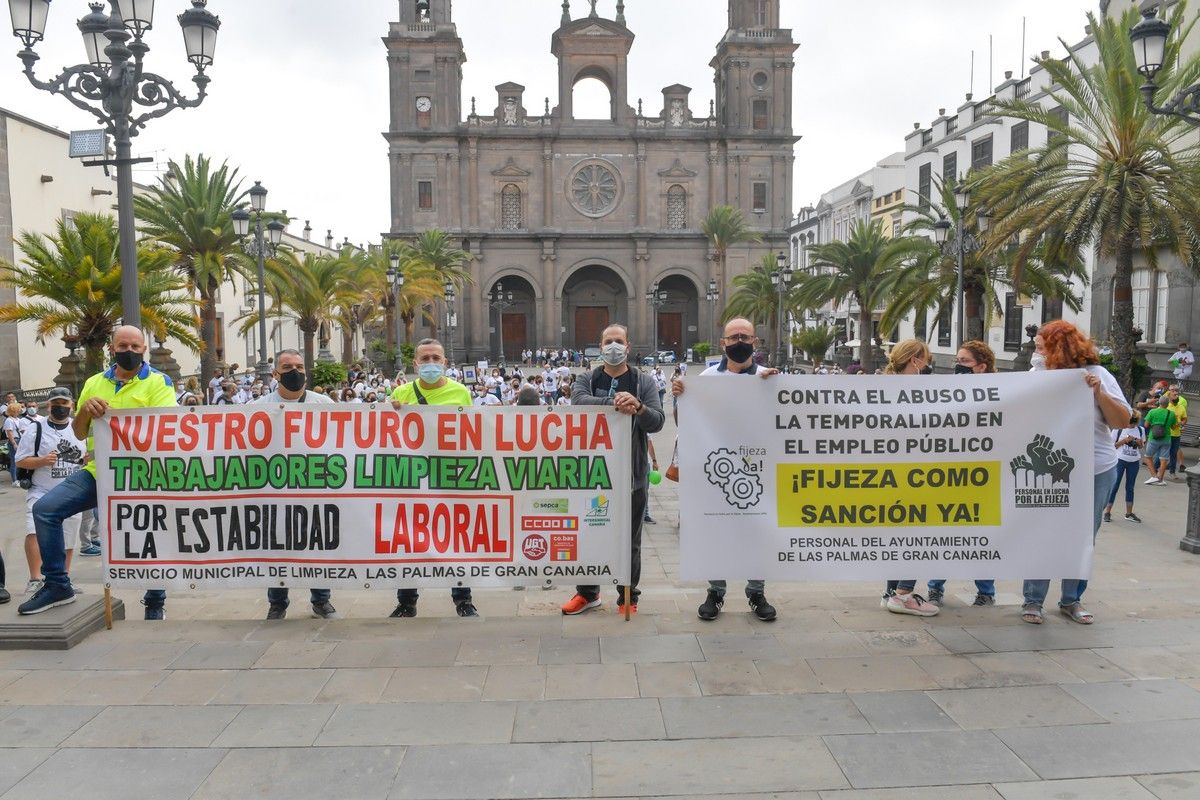 Manifestación de empleados municipales para exigir que los hagan fijos