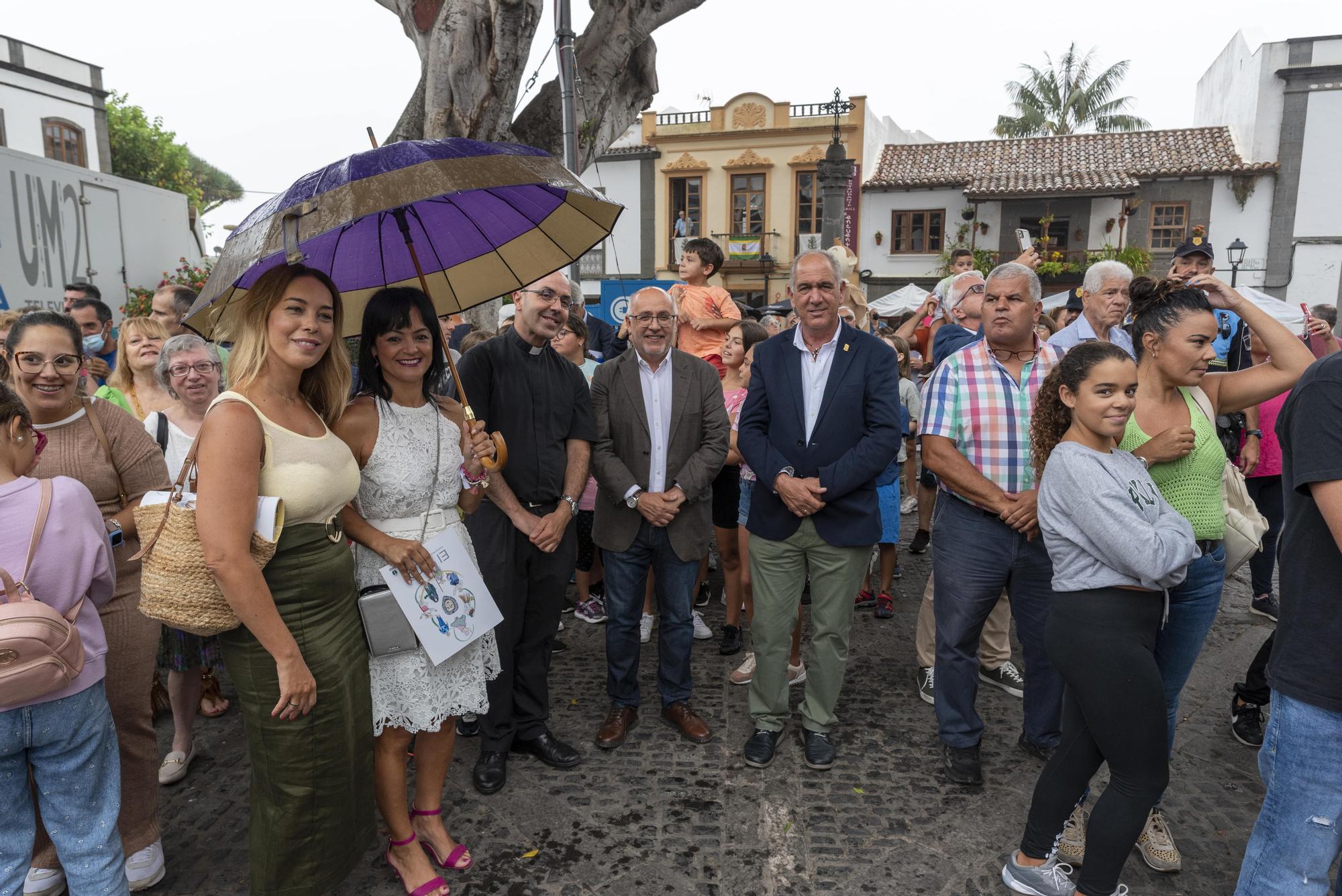 La bandera de las Fiestas del Pino 2022 ya ondea en lo alto de la basílica