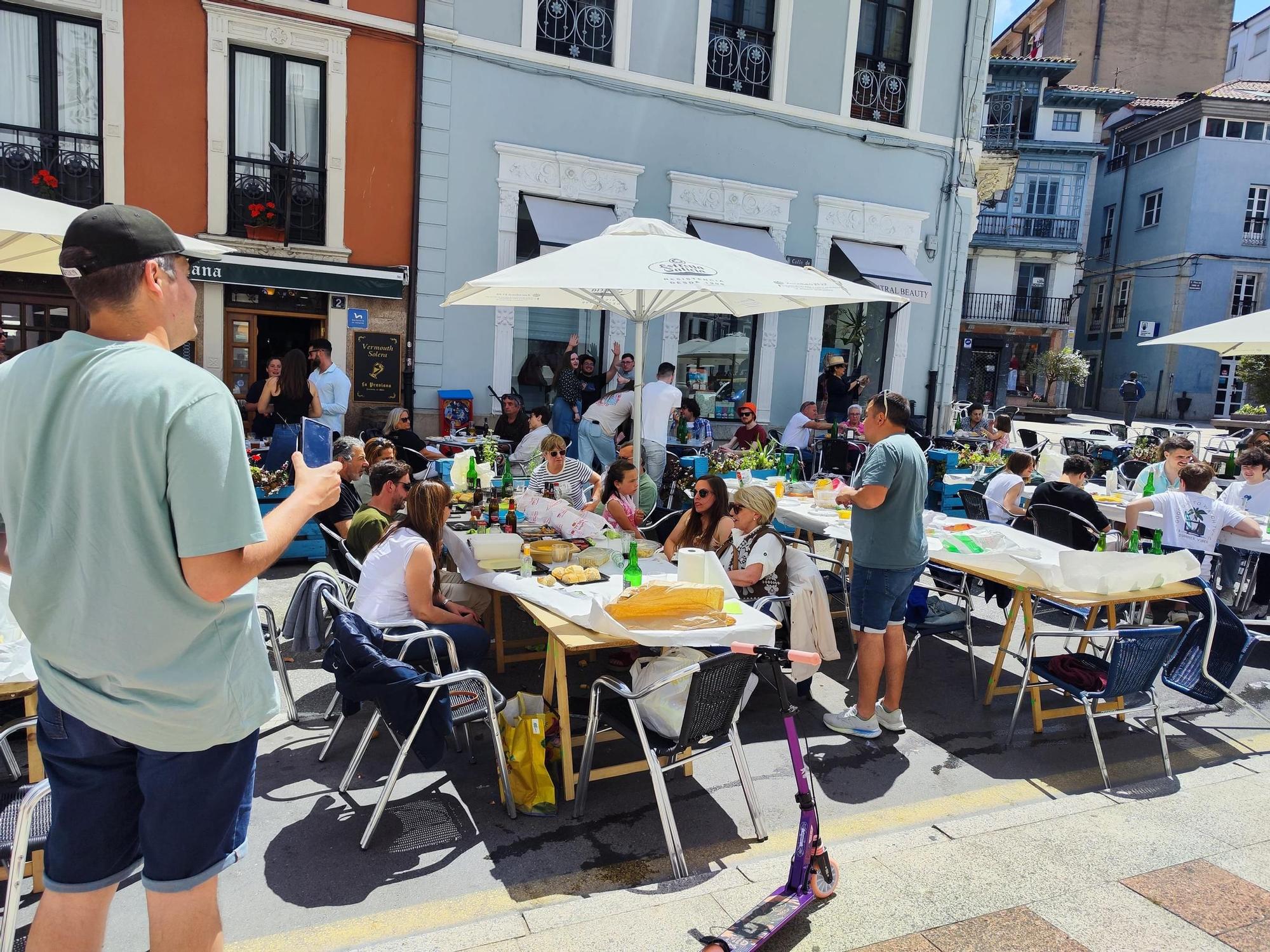 Pravia vive una comida en la calle de récord