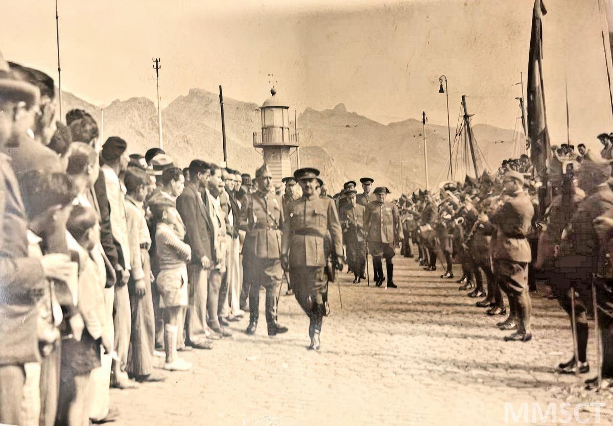 Francisco Franco, en el puerto de Santa Cruz de Tenerife en 1936.