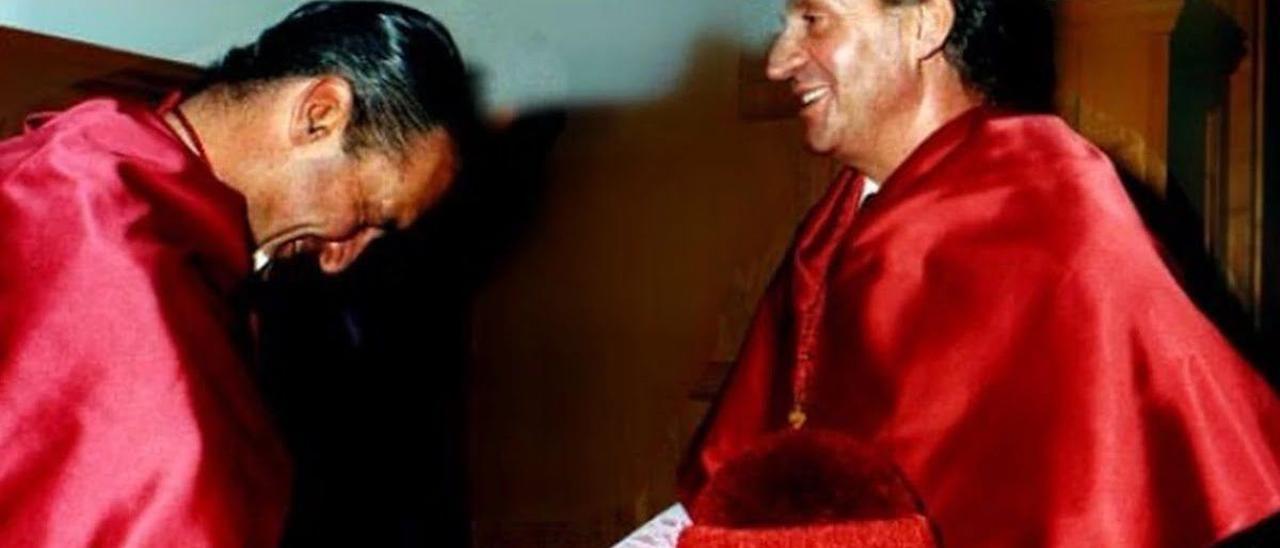 El rey Juan Carlos I y Mario Conde en 1993.