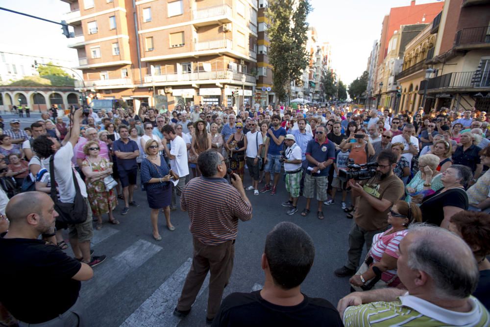 El Cabanyal reclama en la calle que "la urbanización no es suficiente"