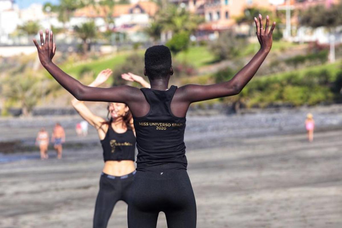 Las candidatas a Miss Universo España realizan actividades en la playa de Fañabé Las candidatas a Miss Universo España realizan actividades en la playa de Fañabé