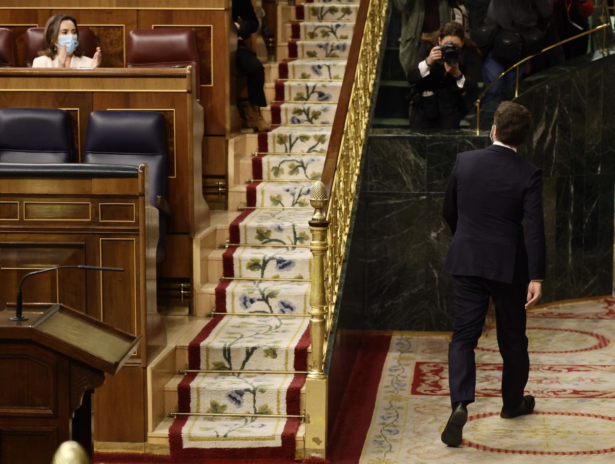 Casado abandona el hemiciclo tras su intervención