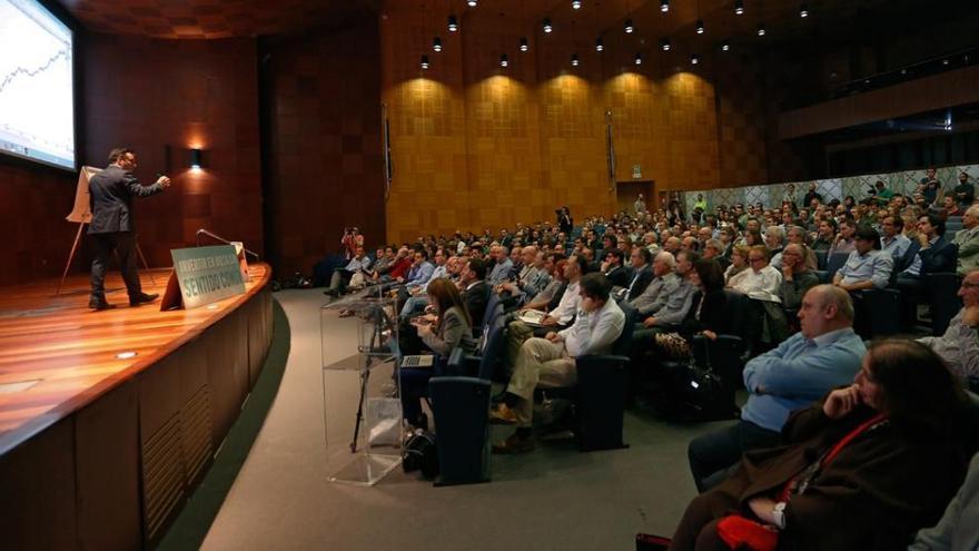 Conferencia de José Antonio Madrigal