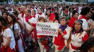 Miles de personas protestan en Pamplona por la agresión sexual denunciada en Sanfermines