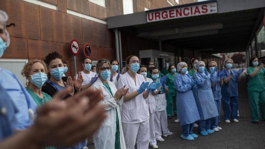 Sigue la última hora del coronavirus en Zamora. En la imagen, personal sanitario en el Hospital Virgen de la Concha.