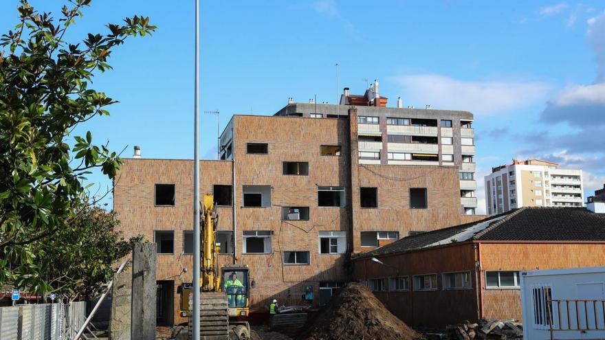 Tres ascensores y una amplia superficie de equipamientos completan el centro de salud