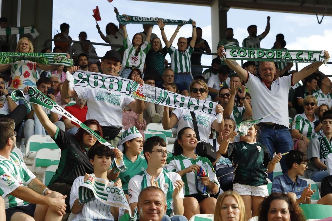 Córdoba CF-Ponferradina | Las imágenes de la afición blanquiverde en el play off de ascenso