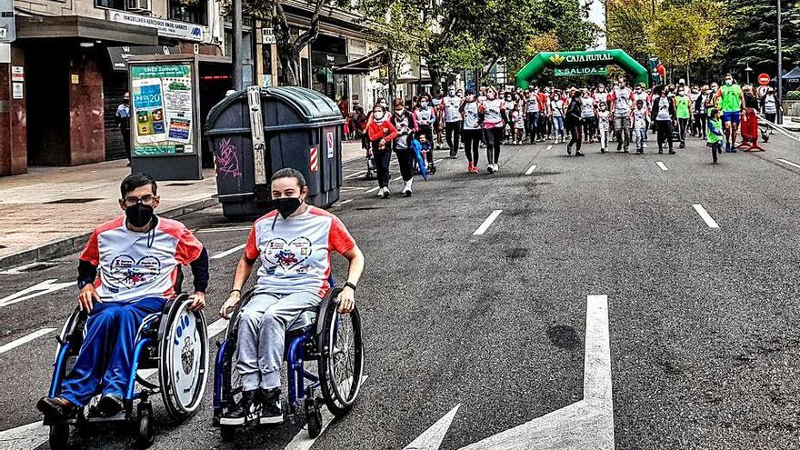 La salida de los andarines en la avenida Príncipe de Asturias. 