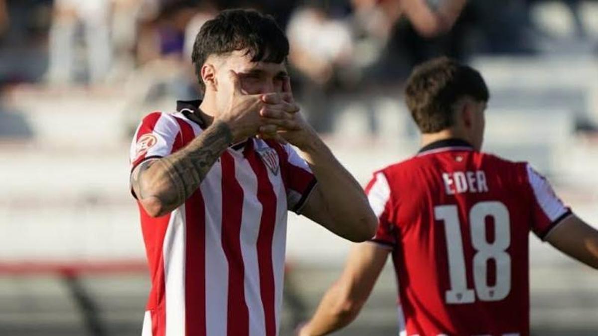 Ibai Sanz celebra un gol con el Bilbao Athletic esta temporada.