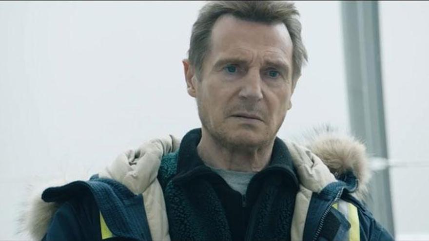Liam Neeson regresa como justiciero, esta vez con humor