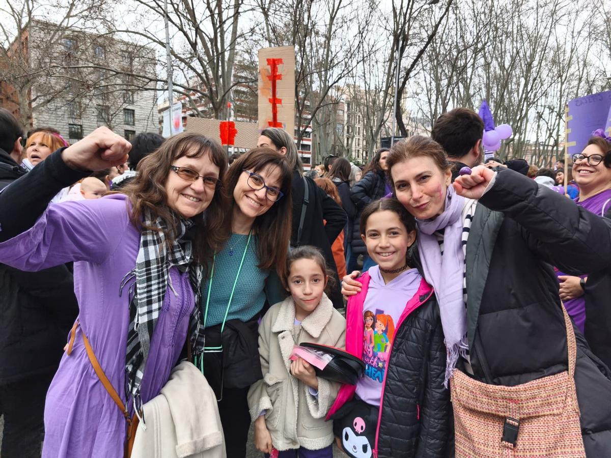 Las calles de Madrid se llenan de familias por el 8M.