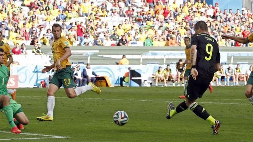 Momento en el que Fernando Torres marca el segundo gol de España ante Australia.