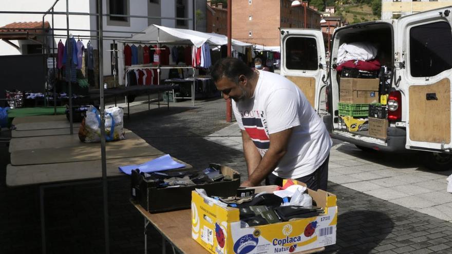 Laviana recupera el mercado en su totalidad con nuevas ubicaciones para puestos