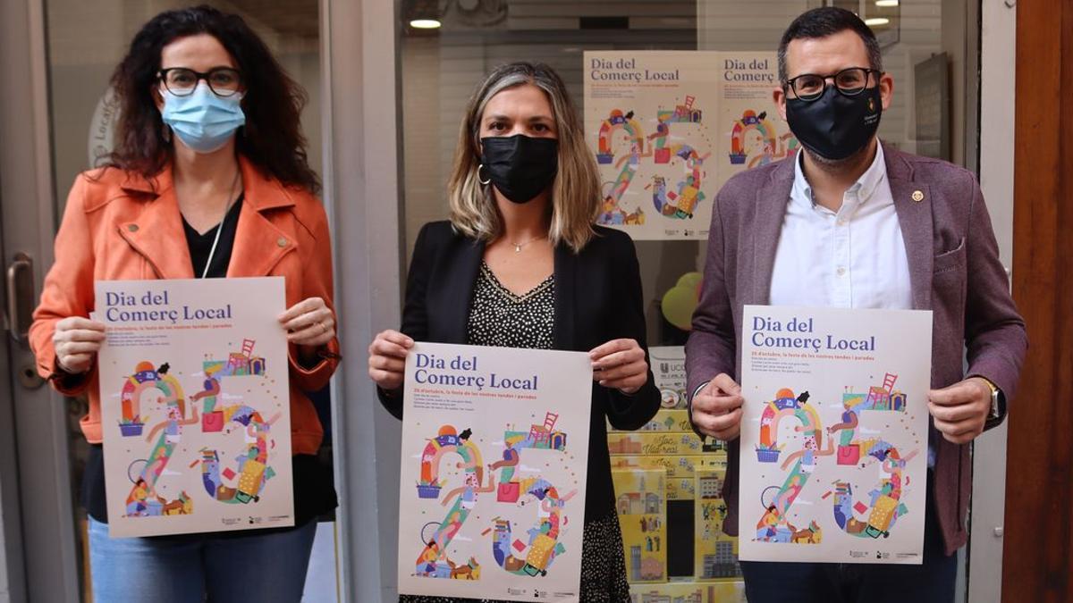 La presidenta de Ucovi, Carmen Gil; la directora general de Comercio, Rosa Ana Seguí; y el edil del área, Diego Vila, han presentado la campaña ligada a la celebración del Dia del Comerç de la Comunitat.