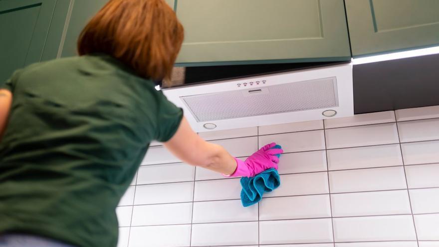 Cómo limpiar los azulejos de la cocina: el truco viral que ya deberías haber probado