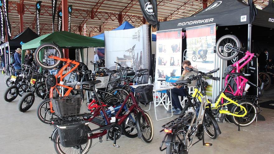 Miles de bicicletas este fin de semana en València por el Bicifest -  Levante-EMV