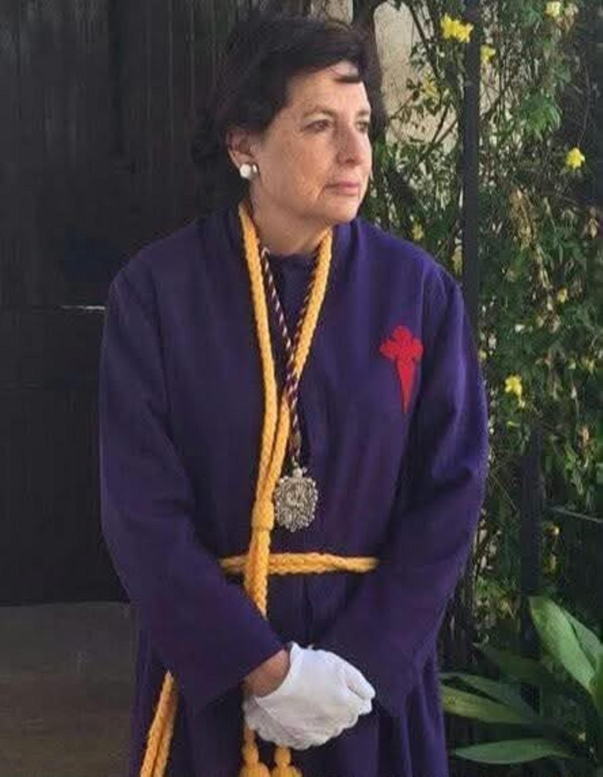 La condesa con la túnica de la cofradía del Nazareno.