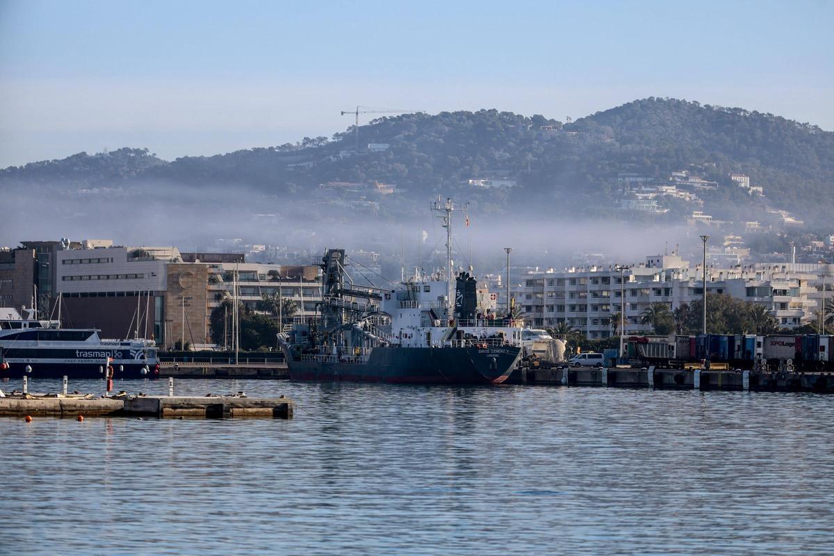 Galería: Ibiza cubierta por la niebla Galería: Ibiza cubierta por la niebla