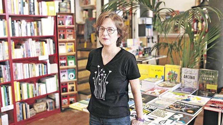 La escritora Marta Sanz, ayer, en la librería palmesana Rata Corner.