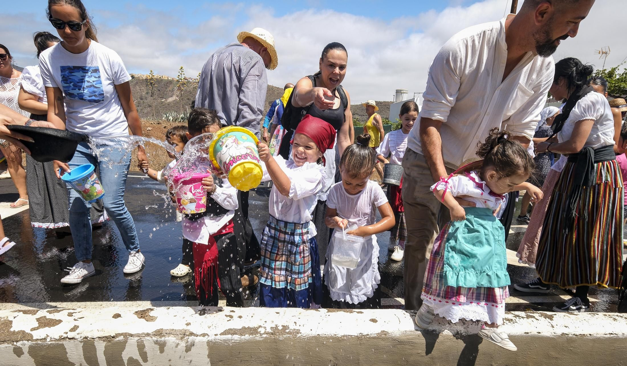 Traída del agua infantil en Lomo Magullo