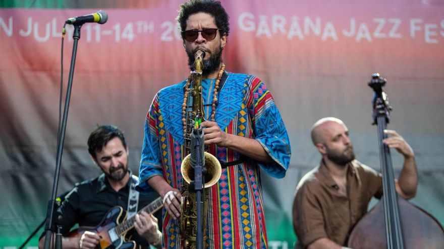 Ariel Brínguez (saxofonista): &quot;Lo verdaderamente importante de la música es conectar con la gente y que suceda la magia&quot;