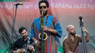 Ariel Brínguez (saxofonista): "Lo verdaderamente importante de la música es conectar con la gente y que suceda la magia"