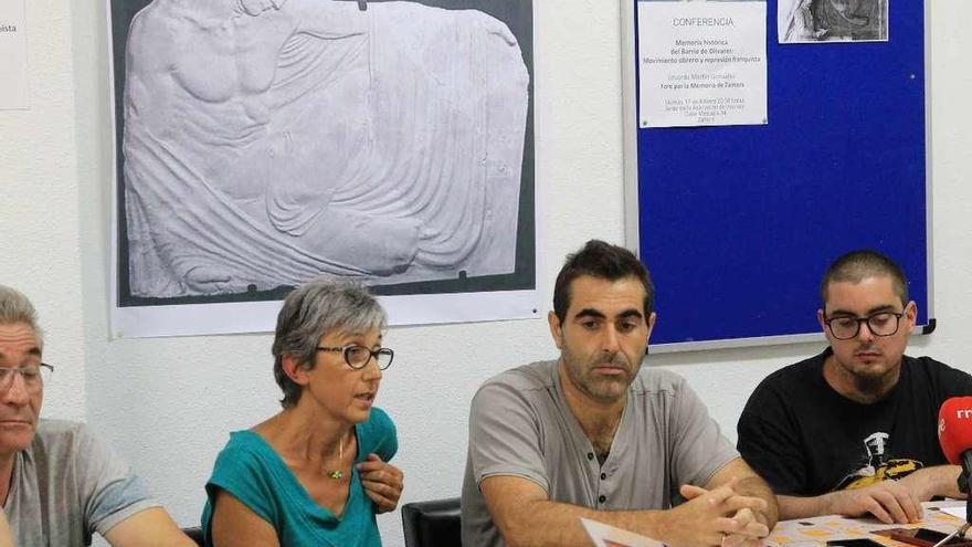 El artista Ramón Acín, autor del relieve que se utilizará en el memorial.