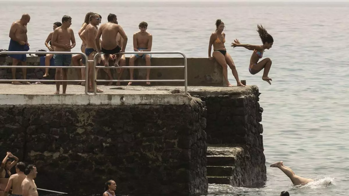 Ola de calor: Haría marca con 36,8 grados la temperatura máxima este lunes en Canarias