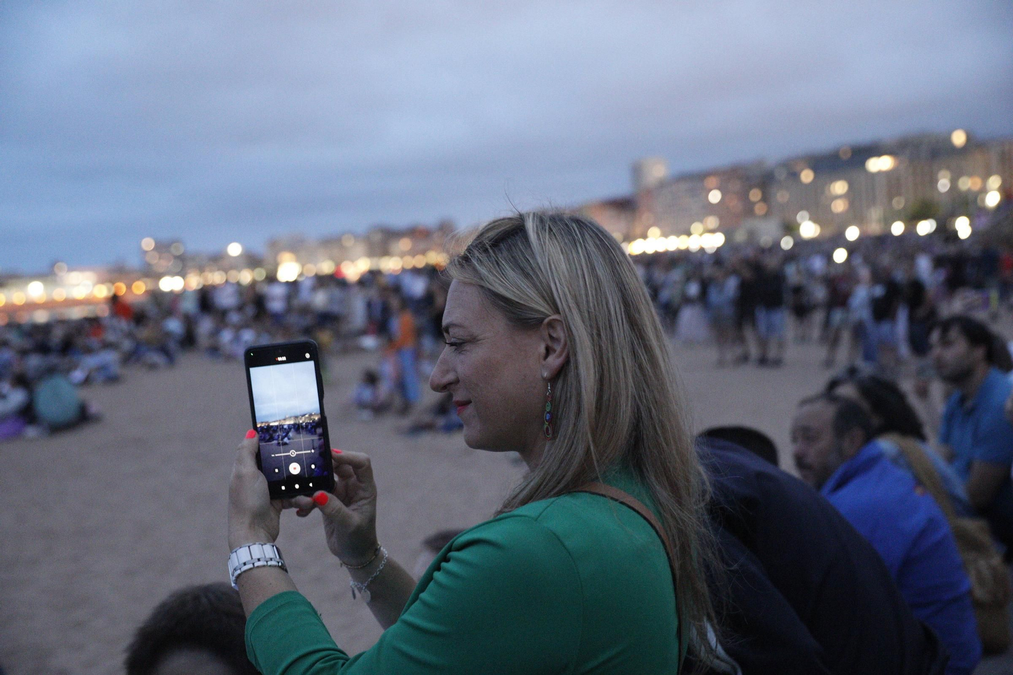 Así ha sido la primera cita de la noche de los drones en Gijón