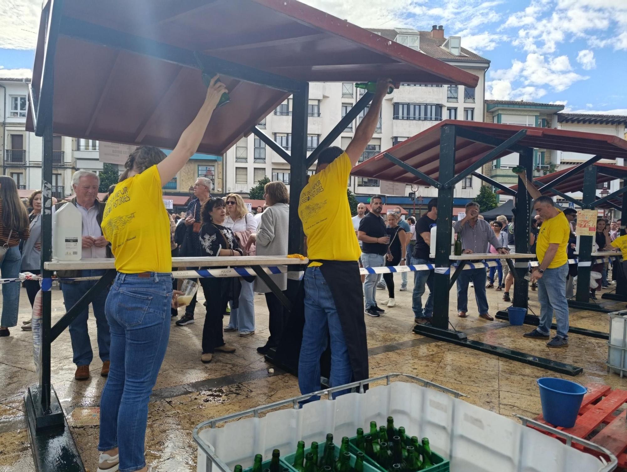 Héctor García, de Llanes,  gana la "champions" de la sidra casera en Villaviciosa