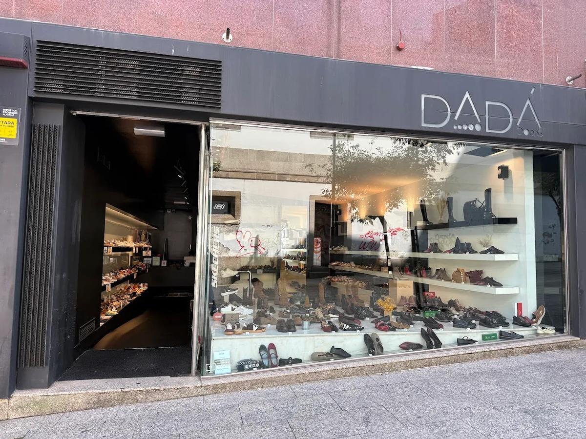 Cierra Dadá en Ronda de Don Bosco 64.