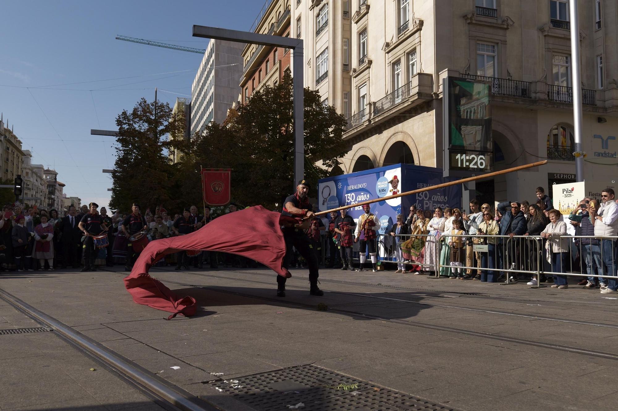 En imágenes | Zaragoza vive su día grande con la Ofrenda de Flores a la Virgen del Pilar