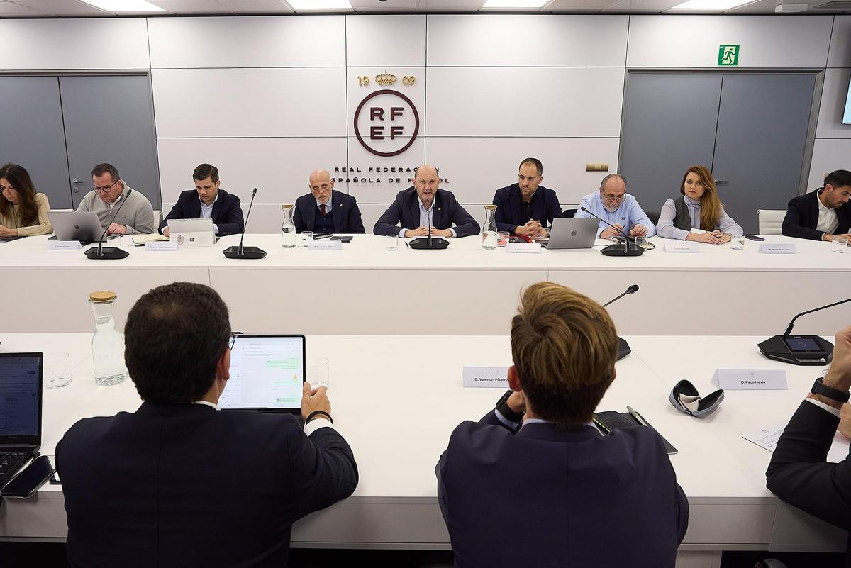 Imagen de la cumbre entre el CTA y los entrenadores