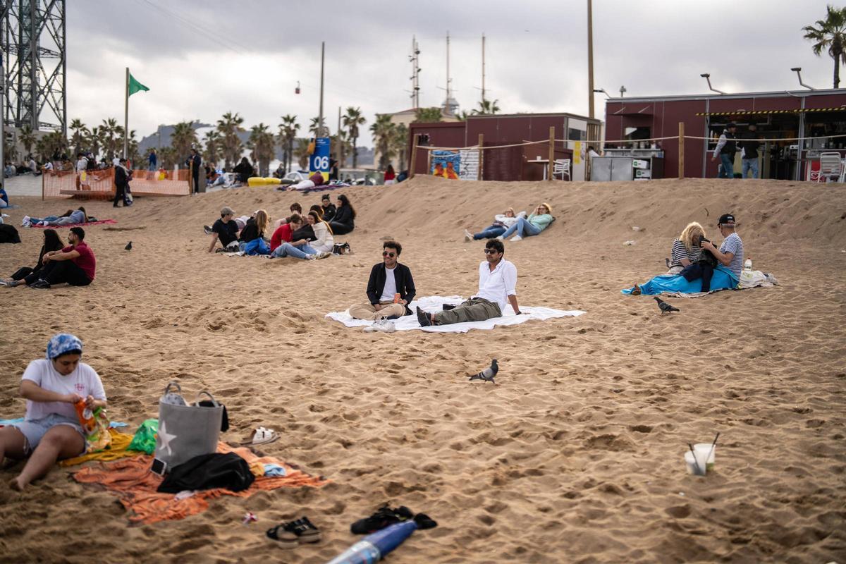 La primavera da inicio a la temporada de baño en las 10 playas de Barcelona, con restricciones por la sequía