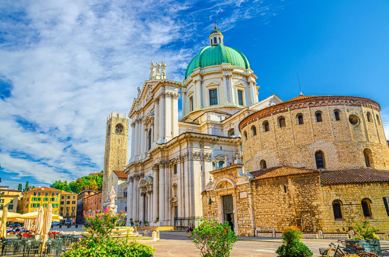 Brescia y Bérgamo capitales italianas de la cultura 2023 Piazza del Duomo Brescia