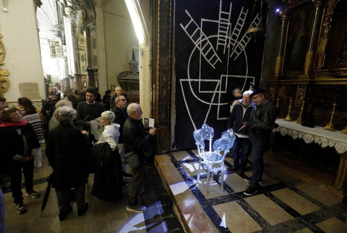 La silla se puede ver en el convento de Sant Francesc. | MANU MIELNIEZUK