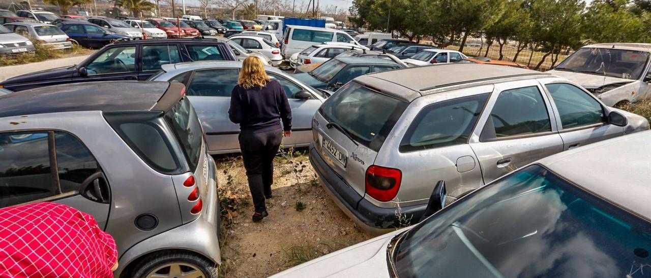 El Ayuntamiento busca suelo para trasladar el depósito de Carrús que  contiene 1.300 vehículos - Información