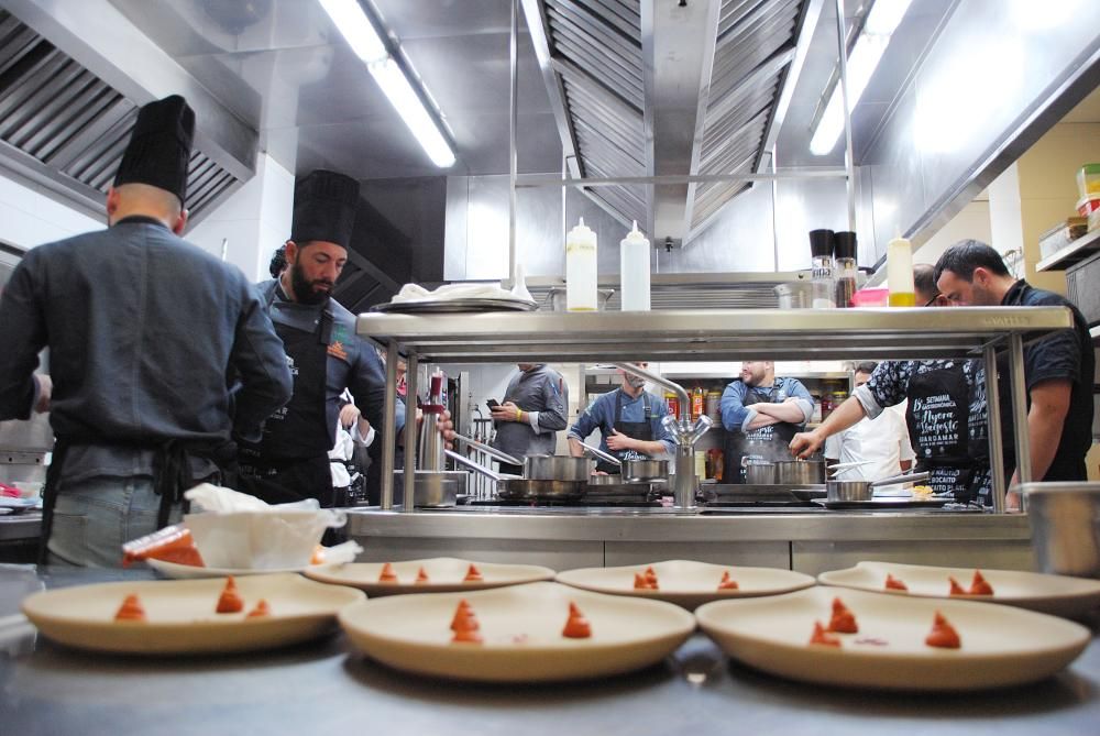 Niki Pavanelli, cocinero del restaurante tinerfeño Il Bocconcino, gana con su «Tierra y mar» el primer premio de la V edición del certamen guardamarenco