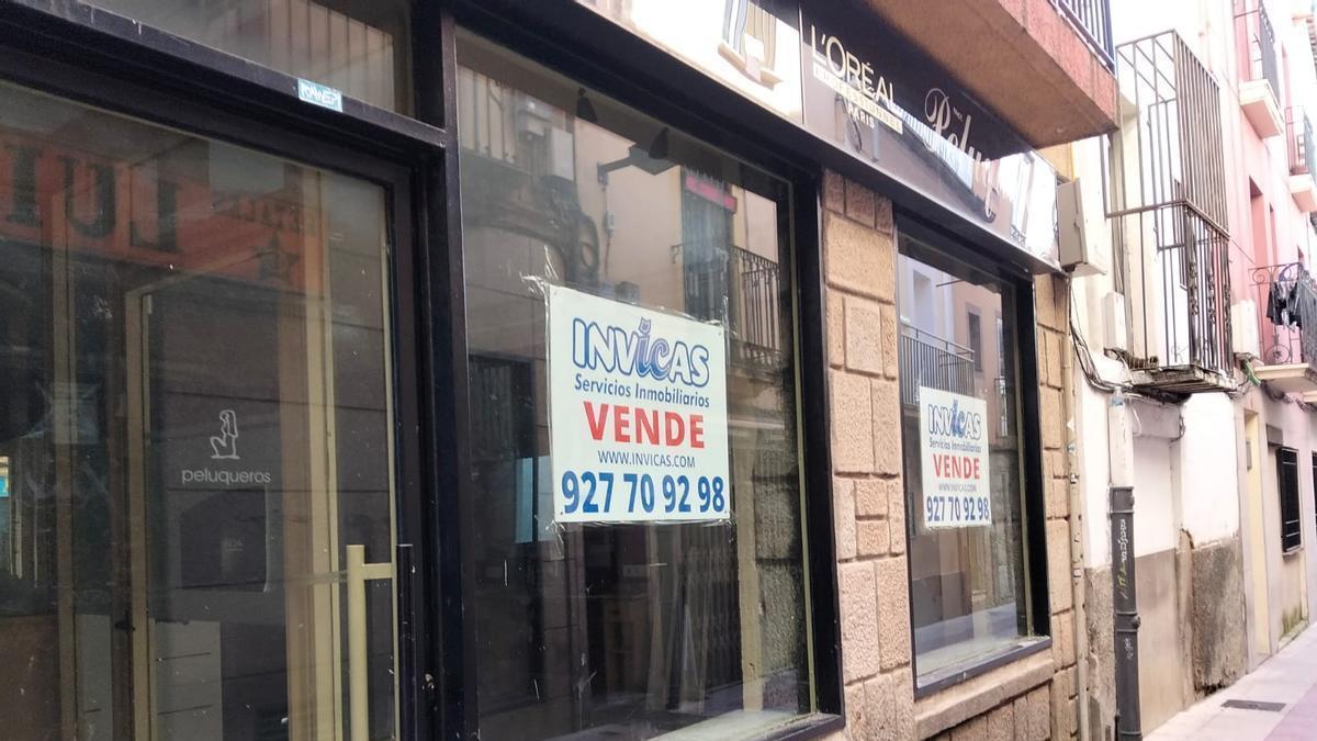 Video | La calle de Plasencia con más establecimientos cerrados por metro cuadrado