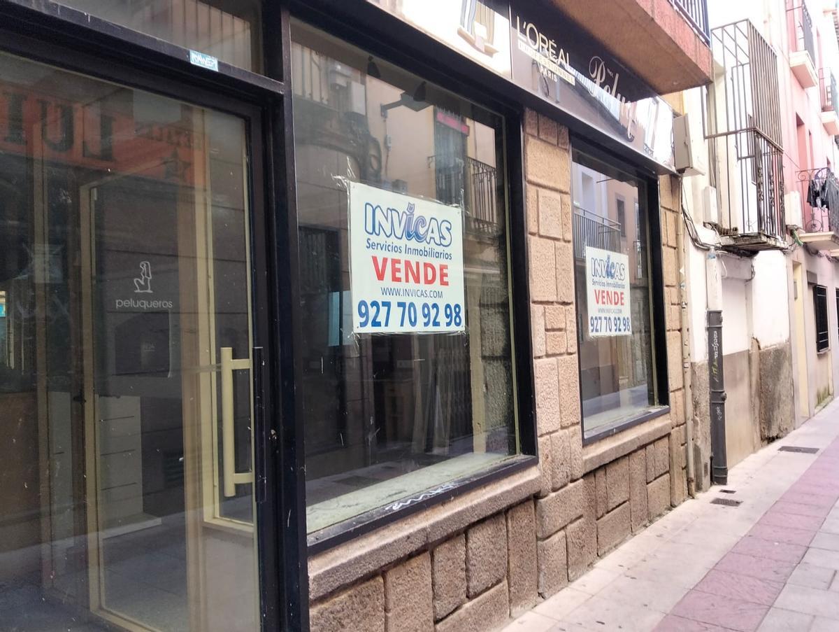 Fotogalería | La calle de Plasencia con más establecimientos cerrados por metro cuadrado