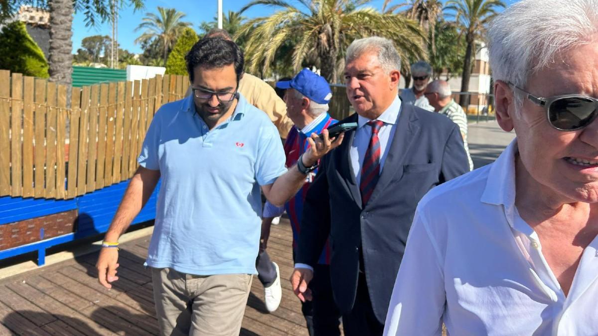 Laporta junto al periodista Carlos Martínez Brea, del periódico digital 'Huelva Hoy'