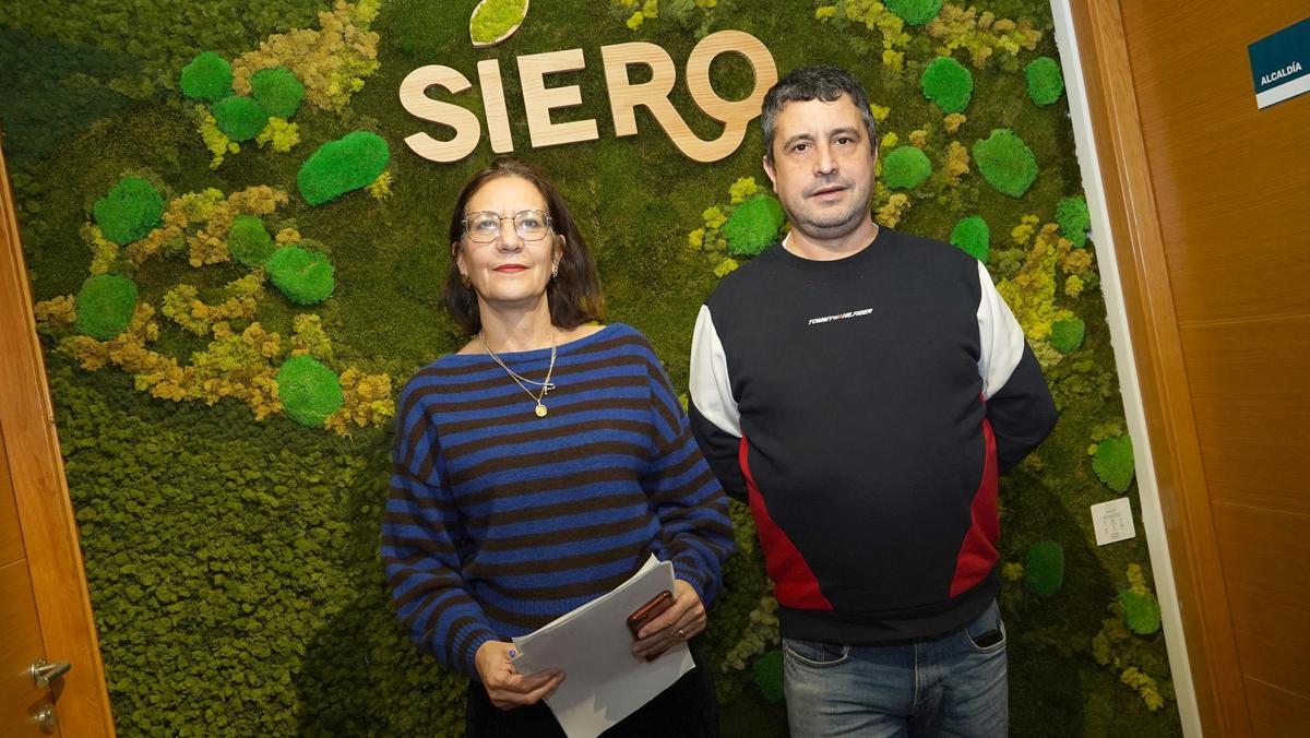 Patricia Antuña y Javier Rodríguez, este miércoles, en el Ayuntamiento de Siero.