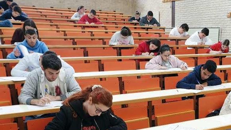 Un examen de selectividad. // Marta G. Brea