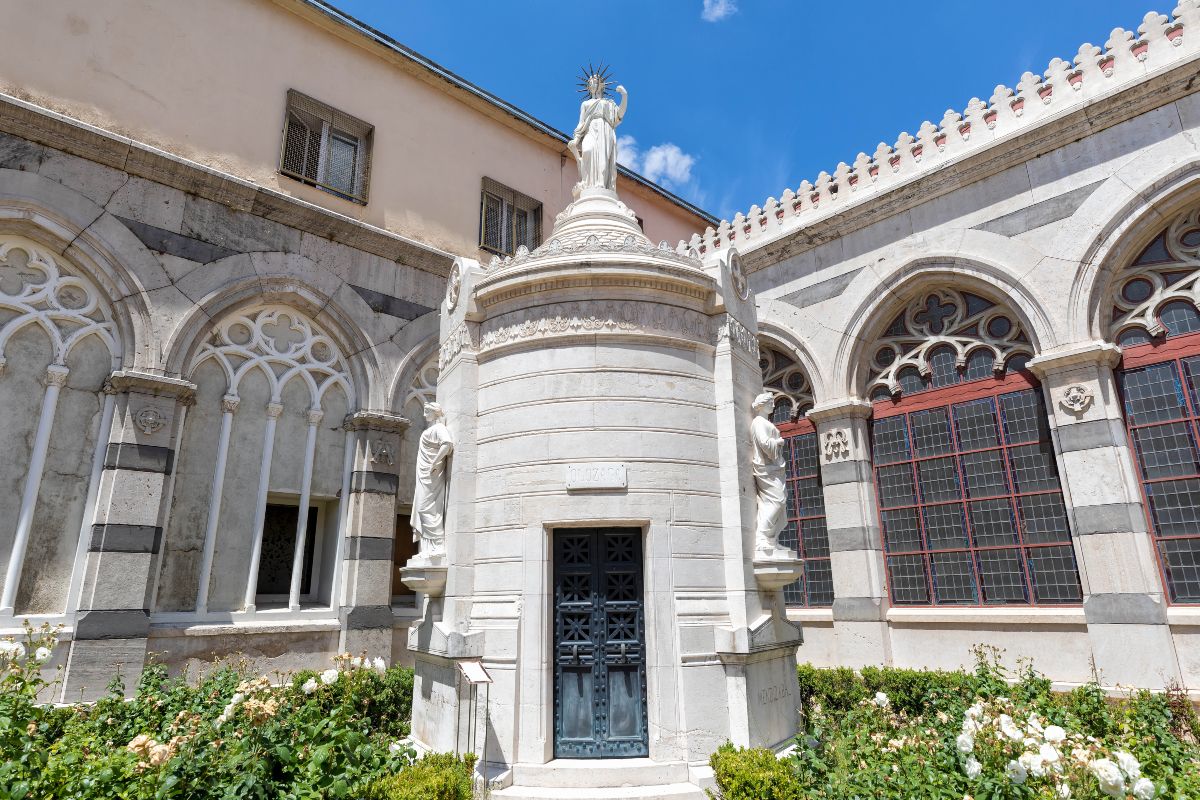 Descubre esta joya de panteón a un paso de Atocha.