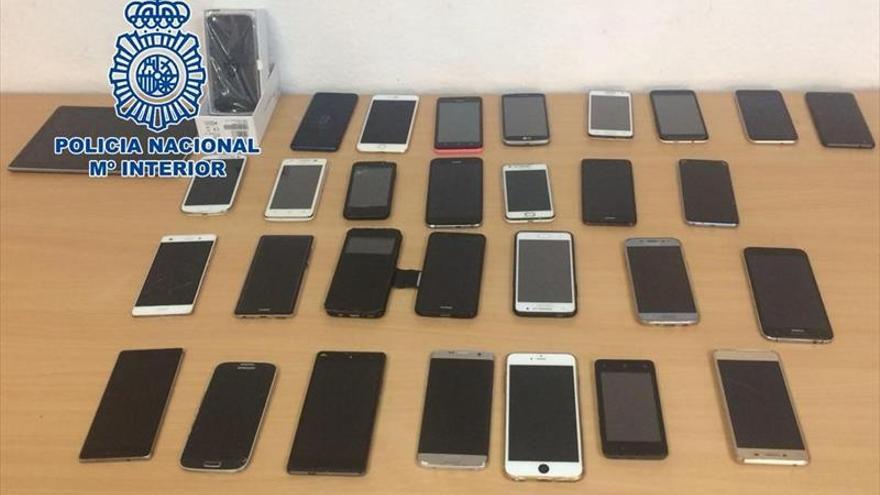 Tres detenidos por comerciar con teléfonos móviles robados